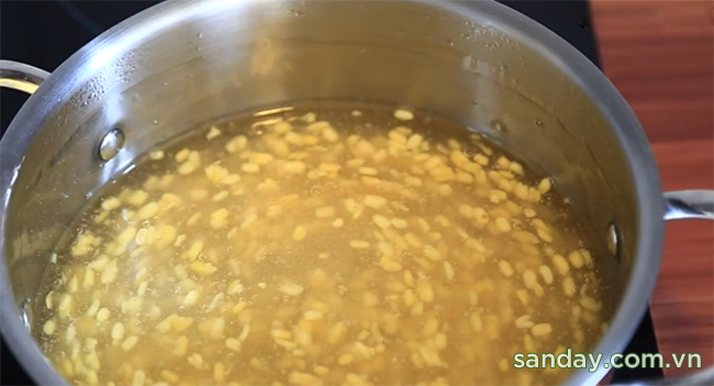 Cách nấu chè đậu xanh với bột sắn dây